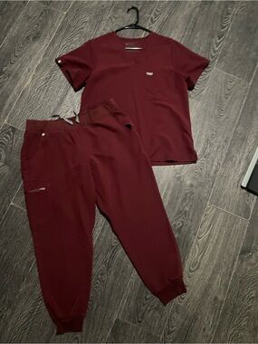 FIGS Burgundy Scrub Set Top Large Joggers XL petite